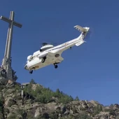 El helicóptero que traslada los restos de Franco El helicóptero que traslada los restos de Franco