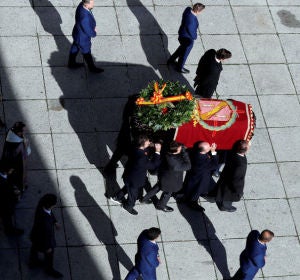 A3 Noticias 1 (24-10-19) Exhumación de Franco: los restos del dictador permanecerán en el cementerio de Mingorrubio A3 Noticias 1 (24-10-19) Exhumación de Franco: los restos del dictador permanecerán en el cementerio de Mingorrubio