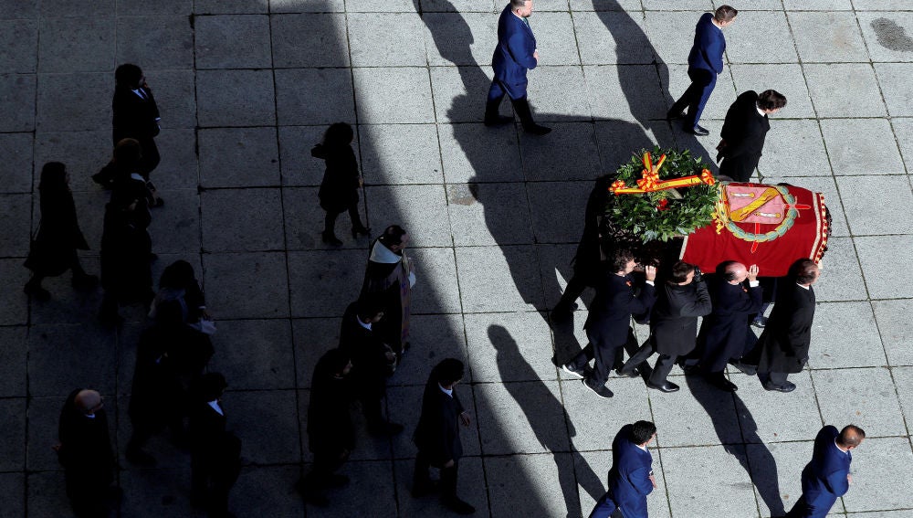 Tertulia: La exhumación de Franco, ¿beneficia o perjudica a Sánchez en las próximas elecciones? Tertulia: La exhumación de Franco, ¿beneficia o perjudica a Sánchez en las próximas elecciones?