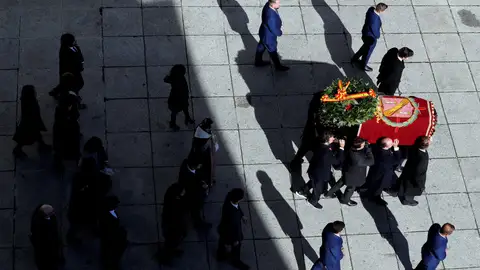 A3 Noticias 1 (24-10-19) Exhumación de Franco: los restos del dictador permanecerán en el cementerio de Mingorrubio A3 Noticias 1 (24-10-19) Exhumación de Franco: los restos del dictador permanecerán en el cementerio de Mingorrubio