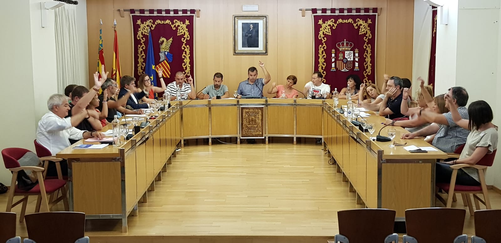 El pleno del Ayuntamiento de Aspe acuerda la bajada en 2021 del Impuesto de Vehículos y del IBI rústico El pleno del Ayuntamiento de Aspe acuerda la bajada en 2021 del Impuesto de Vehículos y del IBI rústico