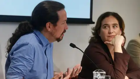 Pablo Iglesias junto a Ada Colau Pablo Iglesias junto a Ada Colau