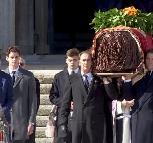 Franco sale del Valle de los Caídos Franco sale del Valle de los Caídos