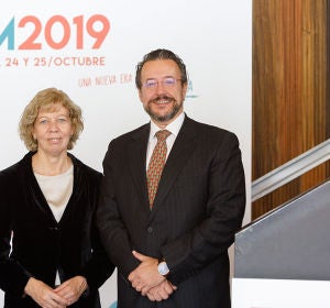 Doctor Álvaro Rodríguez-Lescure, presidente de SEOM, y Dra. Enriqueta Felip, vicepresidenta de SEOM. Doctor Álvaro Rodríguez-Lescure, presidente de SEOM, y Dra. Enriqueta Felip, vicepresidenta de SEOM.