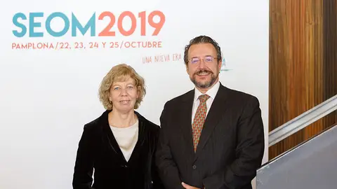 Doctor Álvaro Rodríguez-Lescure, presidente de SEOM, y Dra. Enriqueta Felip, vicepresidenta de SEOM. Doctor Álvaro Rodríguez-Lescure, presidente de SEOM, y Dra. Enriqueta Felip, vicepresidenta de SEOM.