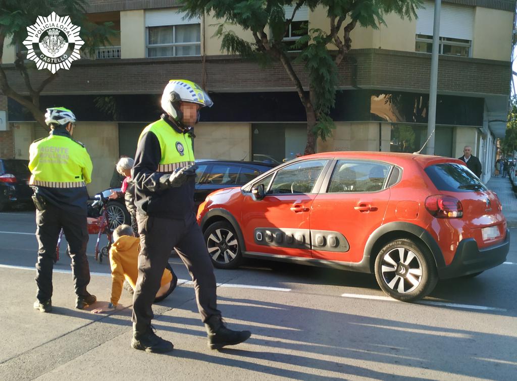 Tres personas resultan heridas al ser atropelladas por un turismo en la avenida Hermanos Bou Tres personas resultan heridas al ser atropelladas por un turismo en la avenida Hermanos Bou
