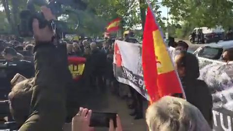 Cerca de un centenar de franquistas se concentran ya en Mingorrubio para honrar al dictador