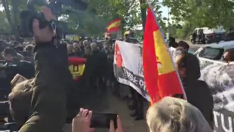 Cerca de un centenar de franquistas se concentran ya en Mingorrubio para honrar al dictador Cerca de un centenar de franquistas se concentran ya en Mingorrubio para honrar al dictador