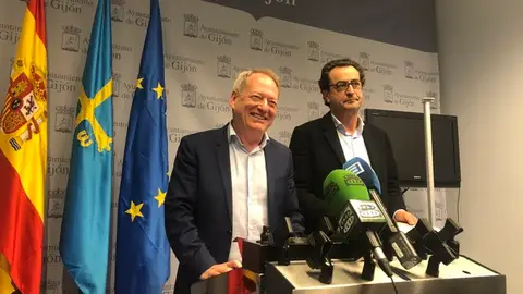Rueda de prensa de Aurelio Martín y Cosme García Rueda de prensa tras la reunión del Consejo Sectorial de Medio Ambiente