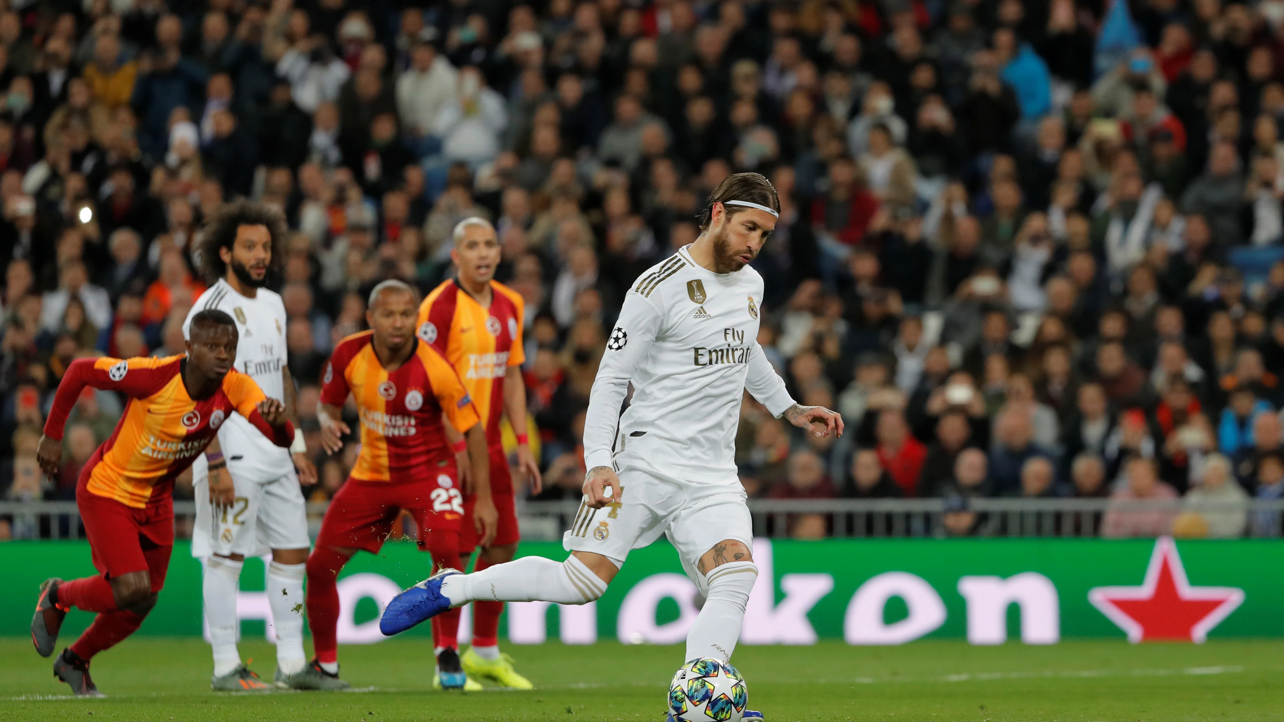 Sergio Ramos lanza el penalti en el partido del Real Madrid Sergio Ramos lanza el penalti en el partido del Real Madrid