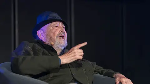 El director Julio Diamante improvisa un tema de jazz en el Festival Ópera Prima de Tudela El cineasta gaditano presenta en el certamen su primera película, 'Los que no fuimos a la guerra'