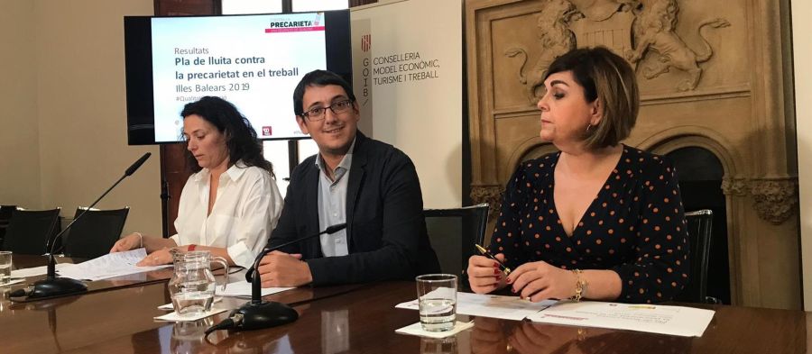 El conseller de Modelo Económico, Turismo y Trabajo, Iago Negueruela, junto con la directora general de Trabajo y Salud Laboral, Virginia Abraham, y la direcora territorial de Inspección y Seguridad Socal, Yolanda Robledo. El conseller de Modelo Económico, Turismo y Trabajo, Iago Negueruela, junto con la directora general de Trabajo y Salud Laboral, Virginia Abraham, y la direcora territorial de Inspección y Seguridad Socal, Yolanda Robledo.