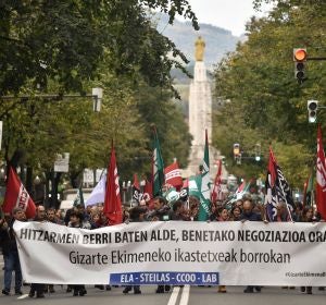 Trabajadores de la enseñanza concertada en huelga se manifiestan en Bilbao Trabajadores de la enseñanza concertada en huelga se manifiestan en Bilbao