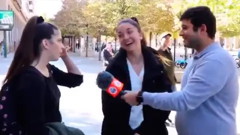 Reacción viral de dos amigas al revelar una de ellas que votará a Vox Reacción viral de dos amigas al revelar una de ellas que votará a Vox