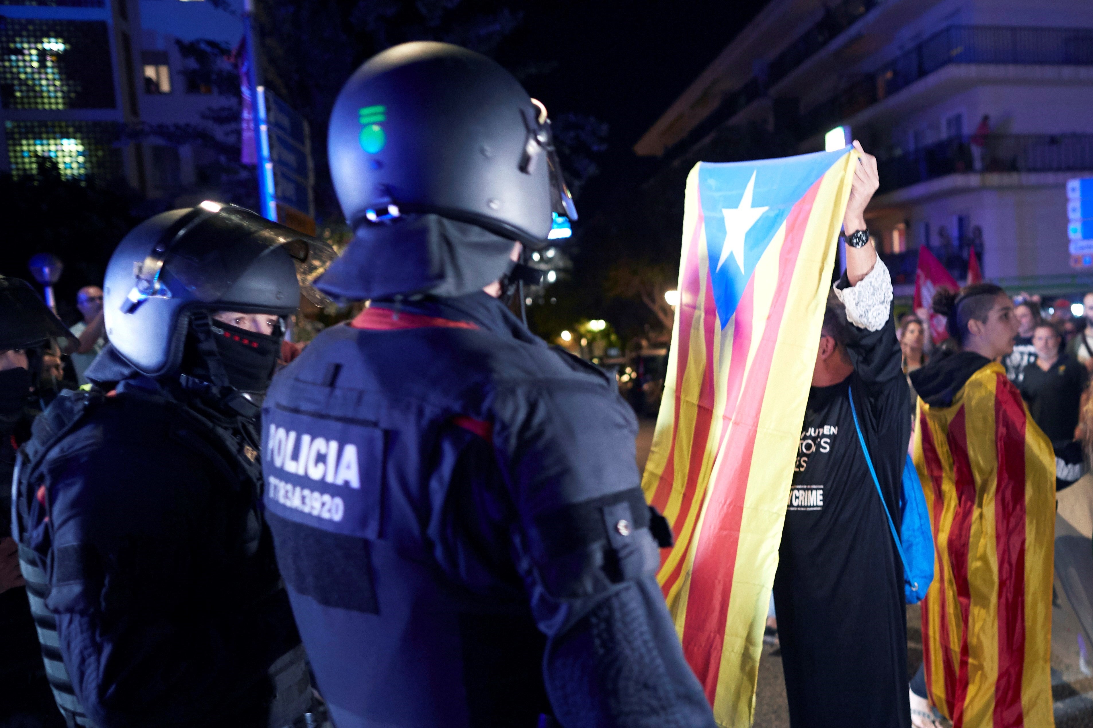 El Gobierno despliega en Cataluña por el 10-N el mayor dispositivo policial desde el 1-O El Gobierno despliega en Cataluña por el 10-N el mayor dispositivo policial desde el 1-O