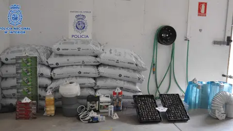 Material intervenido por la Policía Nacional de Valdepeñas Material intervenido por la Policía Nacional de Valdepeñas