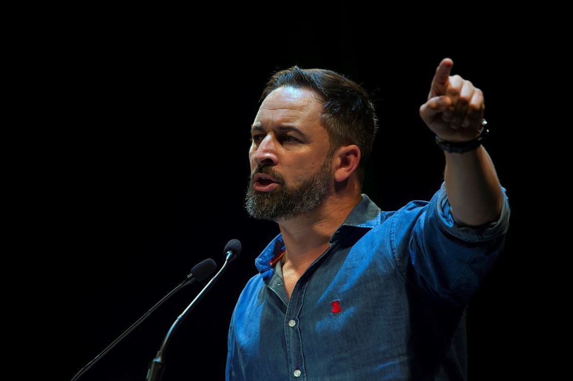 Abascal: "PSOE se "abraza al comunismo bolivariano" en pleno "golpe de Estado" Abascal: "PSOE se "abraza al comunismo bolivariano" en pleno "golpe de Estado"