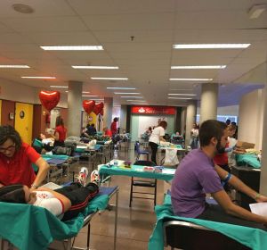 Maratón de donación de sangre en la UMH de Elche. Maratón de donación de sangre en la UMH de Elche.