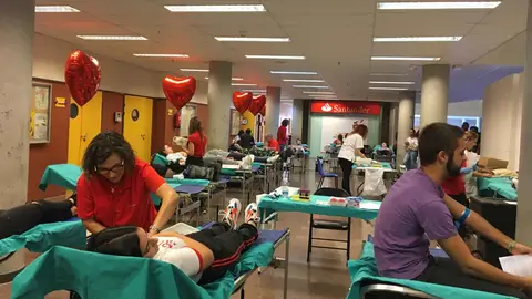 Maratón de donación de sangre en la UMH de Elche. Maratón de donación de sangre en la UMH de Elche.