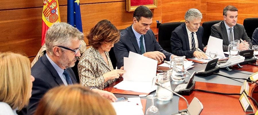 Pedro Sánchez preside la reunión del comité de coordinación sobre Cataluña Pedro Sánchez preside la reunión del comité de coordinación sobre Cataluña