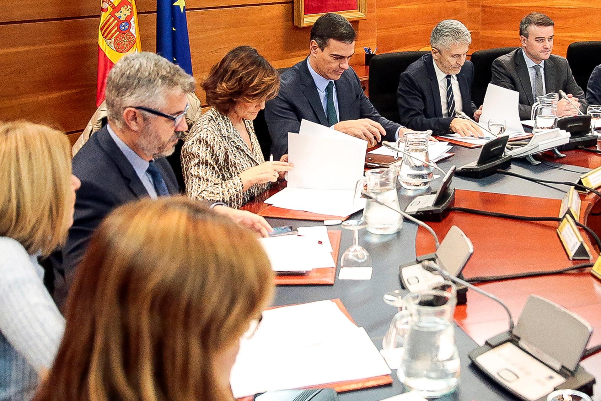 Sánchez preside el comité de coordinación sobre Cataluña ante las protestas en la jornada de reflexión Sánchez preside el comité de coordinación sobre Cataluña ante las protestas en la jornada de reflexión