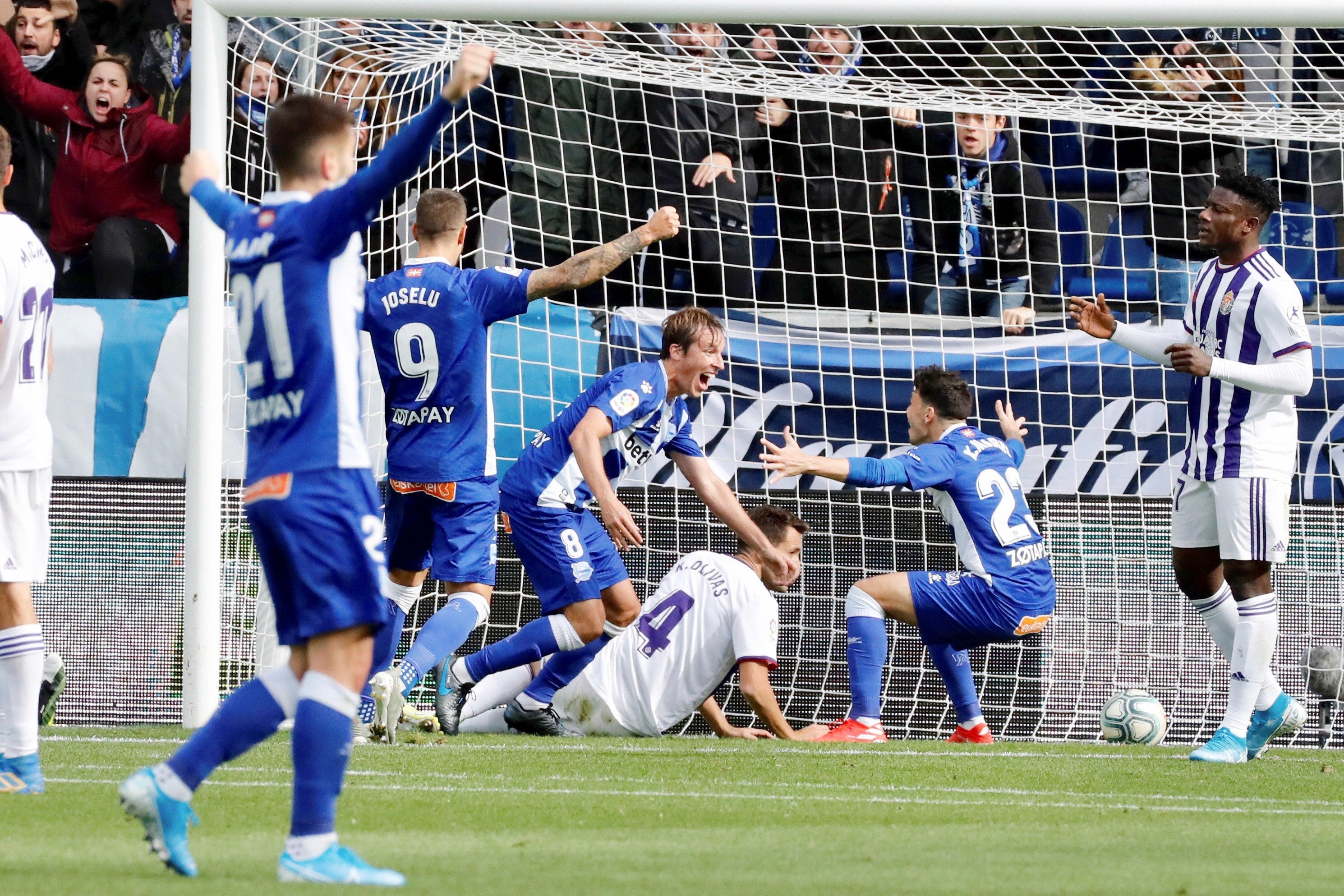 El Alavés coge oxígeno en Liga a costa del Valladolid El Alavés coge oxígeno en Liga a costa del Valladolid