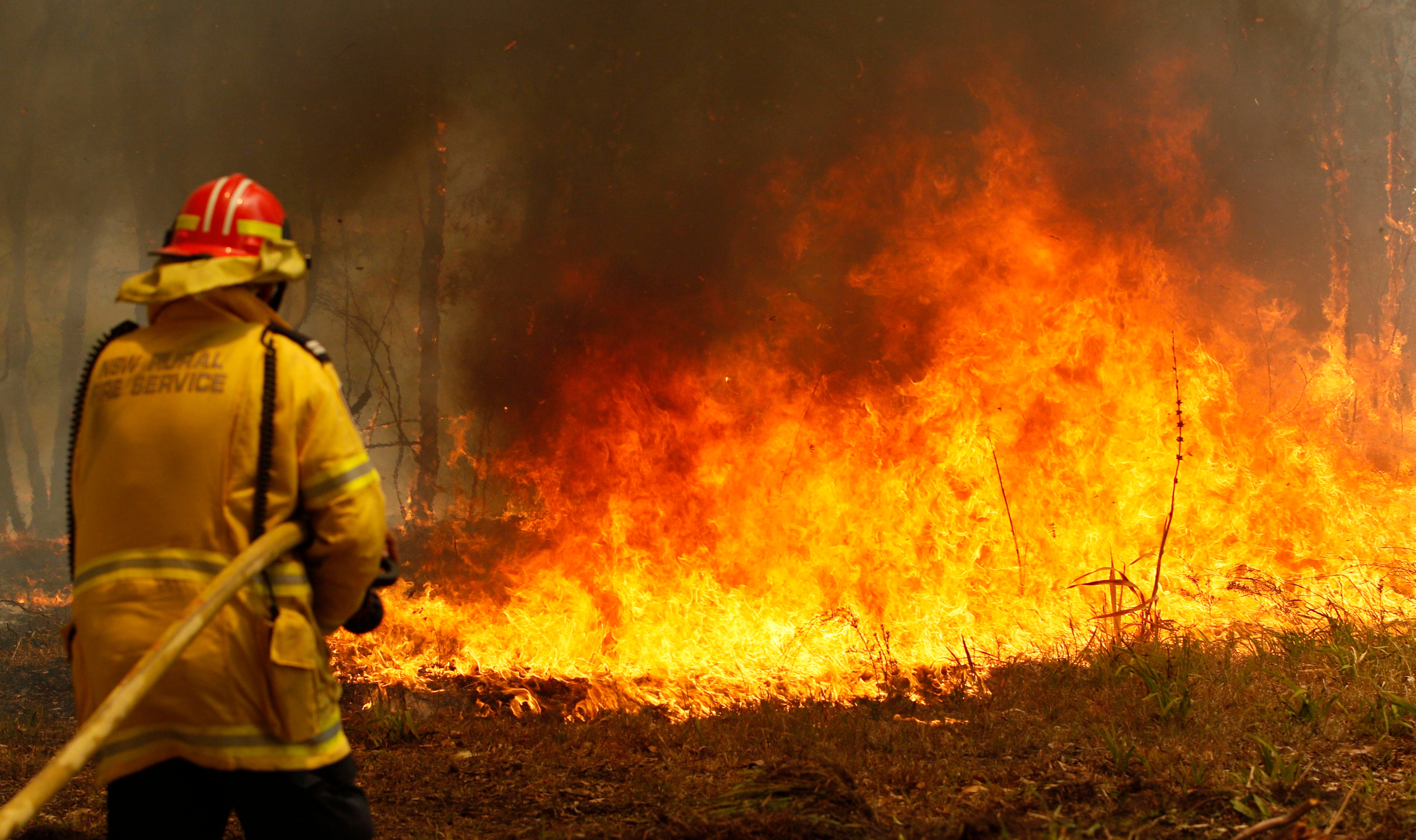 Se elevan a 10 las muertes en los incendios de Australia tras el fallecimiento de un bombero que participaba en las tareas de extinción Se elevan a 10 las muertes en los incendios de Australia tras el fallecimiento de un bombero que participaba en las tareas de extinción