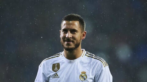 Eden Hazard sonr&iacute;e