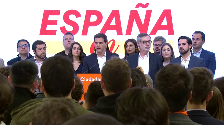 Albert Rivera anuncia una Ejecutiva "urgente" tras el 10N: "Ante los malos resultados, quiero asumir las decisiones necesarias" Albert Rivera anuncia una Ejecutiva "urgente" tras el 10N: "Ante los malos resultados, quiero asumir las decisiones necesarias"