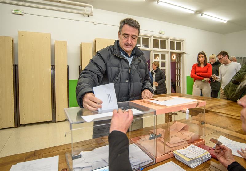 Aitor Esteban pide a los vascos votar porque "Euskadi se juega el autogobierno" Aitor Esteban pide a los vascos votar porque "Euskadi se juega el autogobierno"