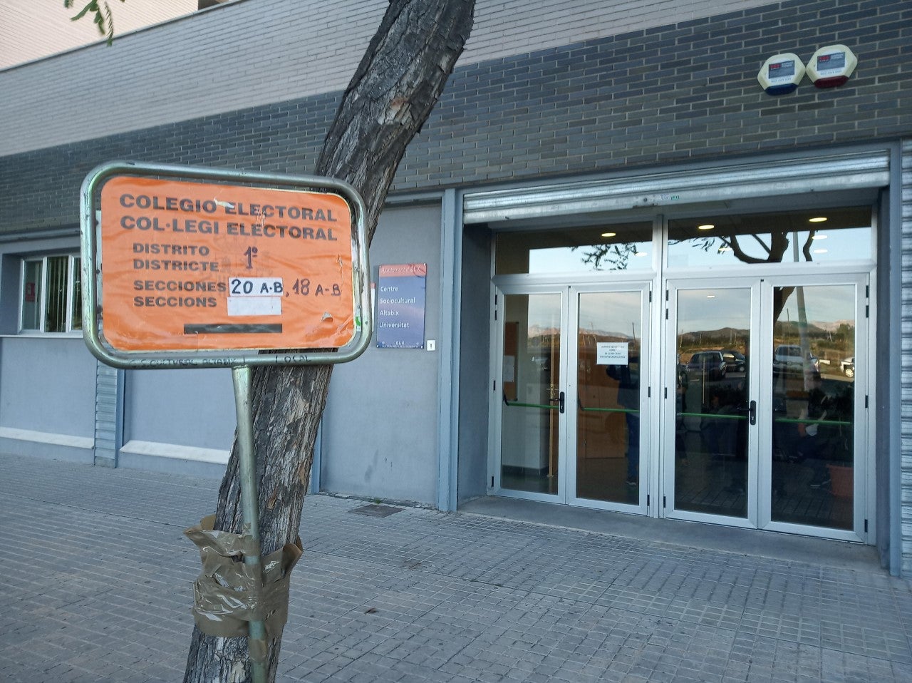La participación en las elecciones generales cae un 5% en Elche y un 3% en Crevillent y Santa Pola respecto a abril La participación en las elecciones generales cae un 5% en Elche y un 3% en Crevillent y Santa Pola respecto a abril