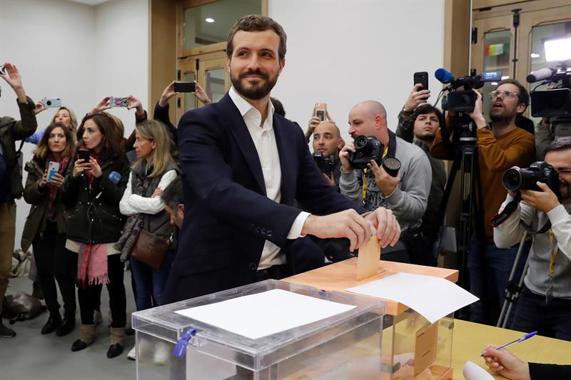 Casado pide votar "masivamente" para obtener un resultado "claro" que desbloquee la situación Casado pide votar "masivamente" para obtener un resultado "claro" que desbloquee la situación