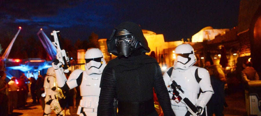 Varios fans de Star Wars en una convención de la saga Varios fans de Star Wars en una convención de la saga