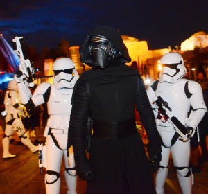 Varios fans de Star Wars en una convención de la saga Varios fans de Star Wars en una convención de la saga