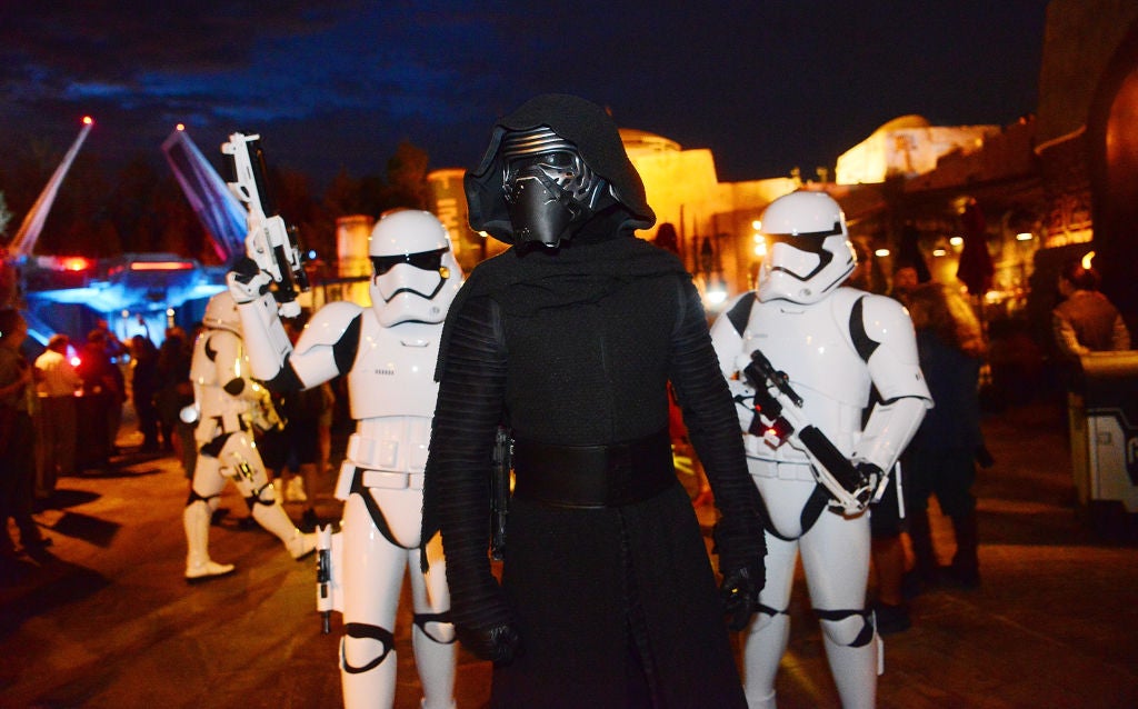 Los vecinos de Sevilla que han votado disfrazados de Star Wars y otras anécdotas del 10N Los vecinos de Sevilla que han votado disfrazados de Star Wars y otras anécdotas del 10N