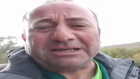 Casimiro, el hombre que vota junto a su inseparable burra Juanita Casimiro, el hombre que vota junto a su inseparable burra Juanita