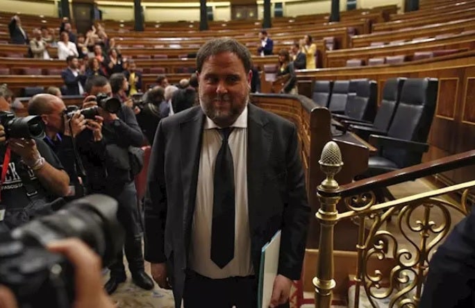 La Fiscalía pide al Supremo que inhabilite a Junqueras como europarlamentario y que no lo excarcele La Fiscalía pide al Supremo que inhabilite a Junqueras como europarlamentario y que no lo excarcele