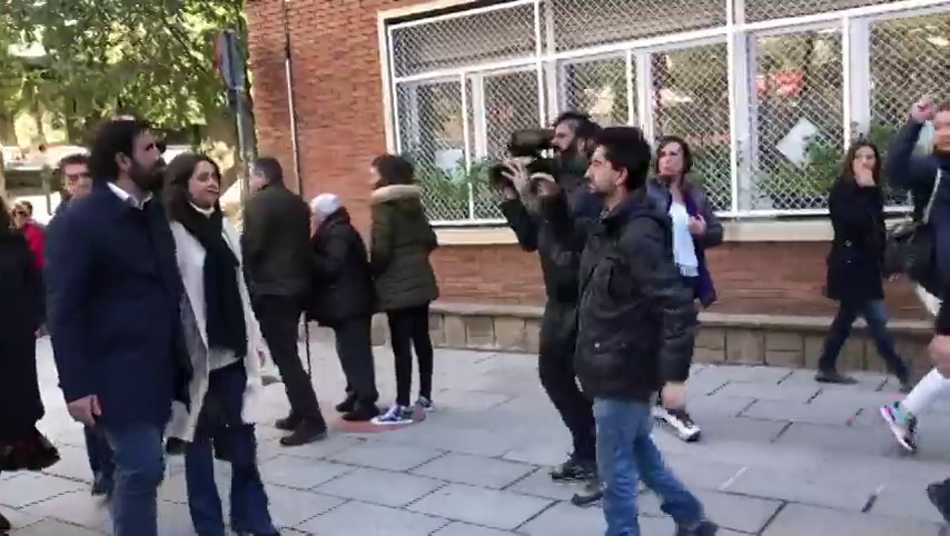 Inés Arrimadas, increpada al grito de "fascista" tras votar en Barcelona Inés Arrimadas, increpada al grito de "fascista" tras votar en Barcelona