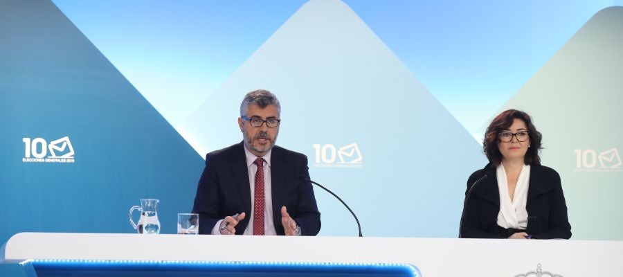 El secretario de Estado de Comunicación, Miguel Ángel Oliver; y la subsecretaria del Ministerio del Interior, Isabel Goicoechea El secretario de Estado de Comunicación, Miguel Ángel Oliver; y la subsecretaria del Ministerio del Interior, Isabel Goicoechea