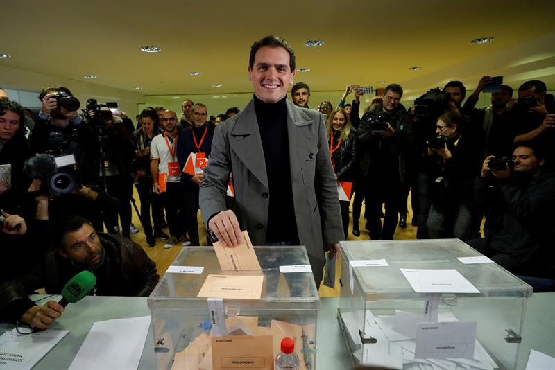 Rivera llama a votar a los indecisos moderados para tener la llave del Gobierno Rivera llama a votar a los indecisos moderados para tener la llave del Gobierno