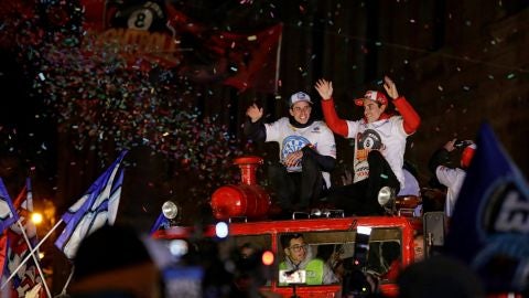 Cervera, desbordada por la celebraci&oacute;n de los hermanos M&aacute;rquez
