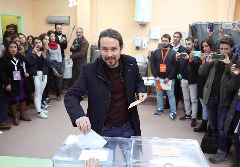 Pablo Iglesias, tras votar: "Vamos a tender la mano al PSOE" Pablo Iglesias, tras votar: "Vamos a tender la mano al PSOE"