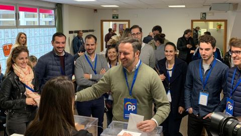 PABLO RUZ VOTANDO EL 10 DE NOVIEMBRE