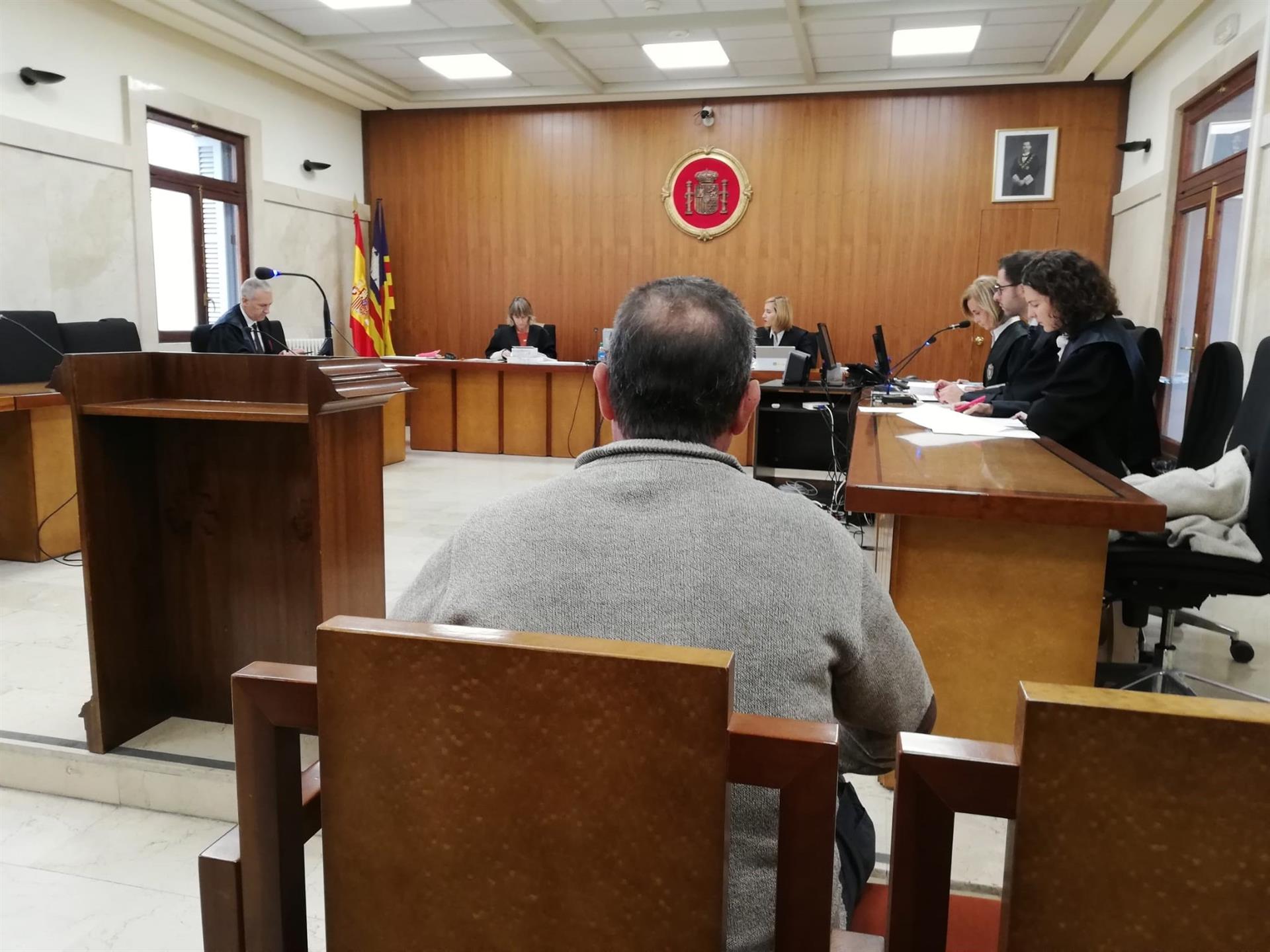 Condenan a dos años y medio de cárcel al autor del incendio de la Serra de 2013 Condenan a dos años y medio de cárcel al autor del incendio de la Serra de 2013