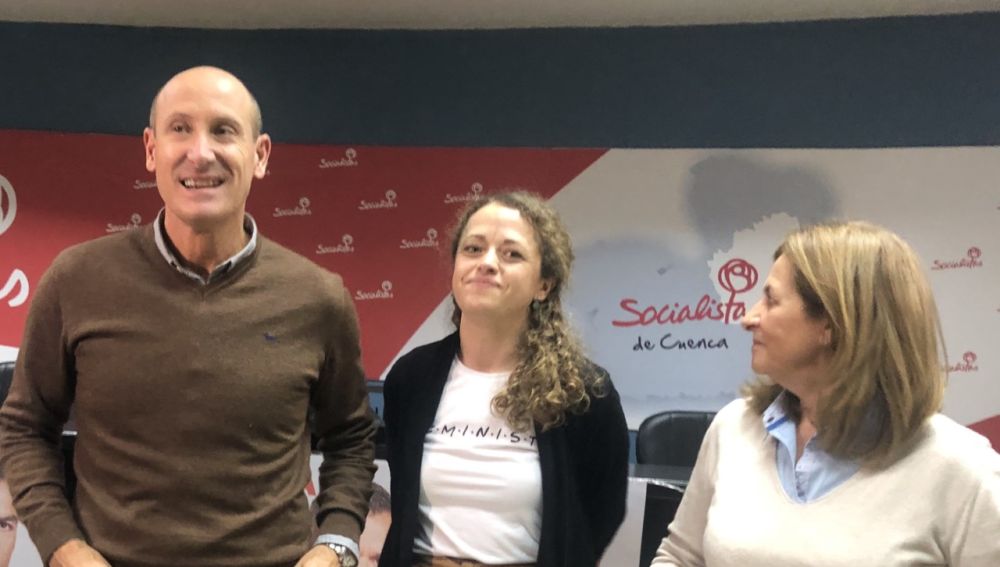 Luis Carlos Sahuquillo, secretario general del PSOE de Cuenca, junto a la diputada Gracia Canales y a la senadora Carmen Torralba