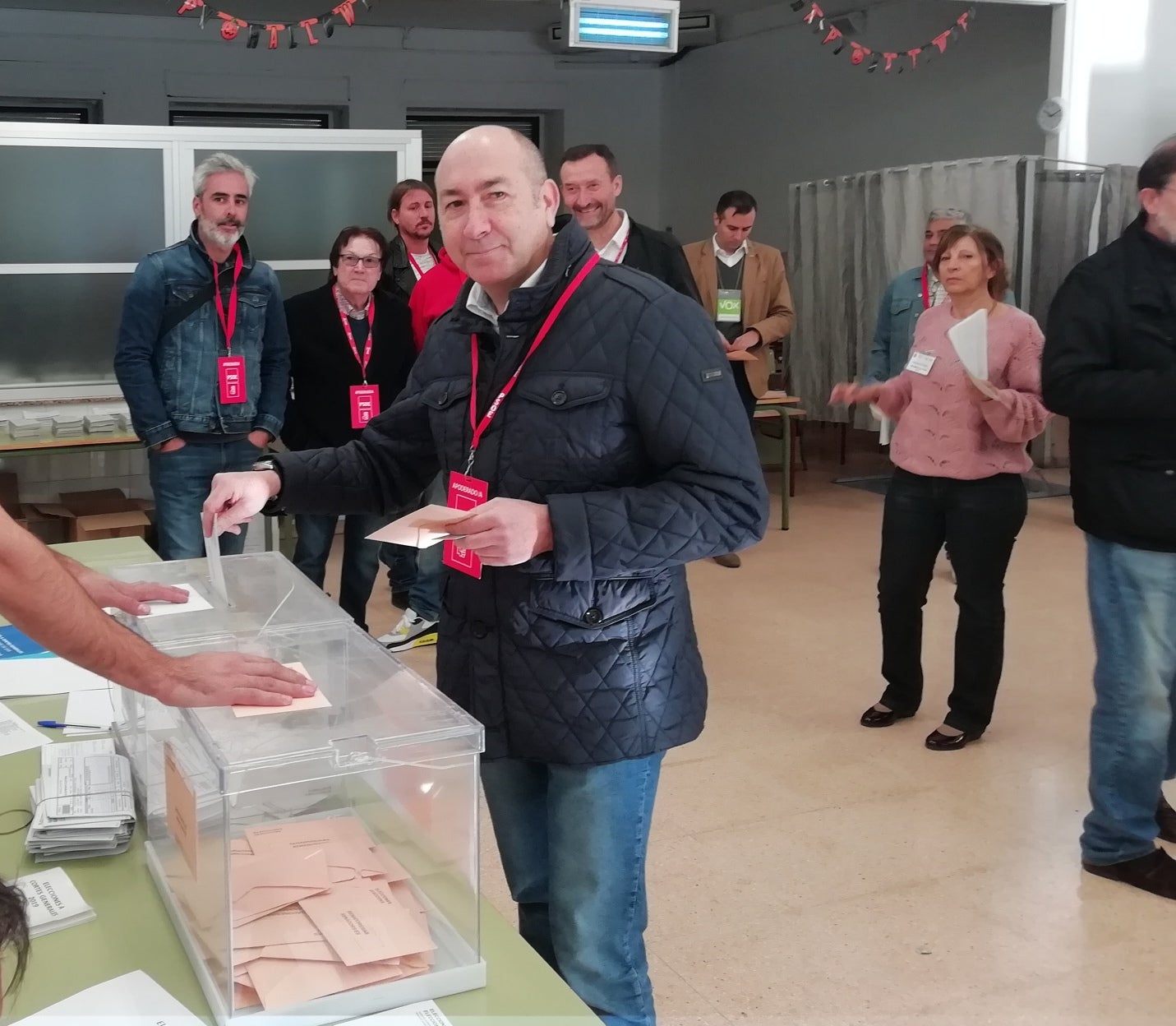 "Elche y la provincia de Alicante han vuelto a confiar en el PSOE y debemos asumir el reto de formar un gobierno estable" "Elche y la provincia de Alicante han vuelto a confiar en el PSOE y debemos asumir el reto de formar un gobierno estable"