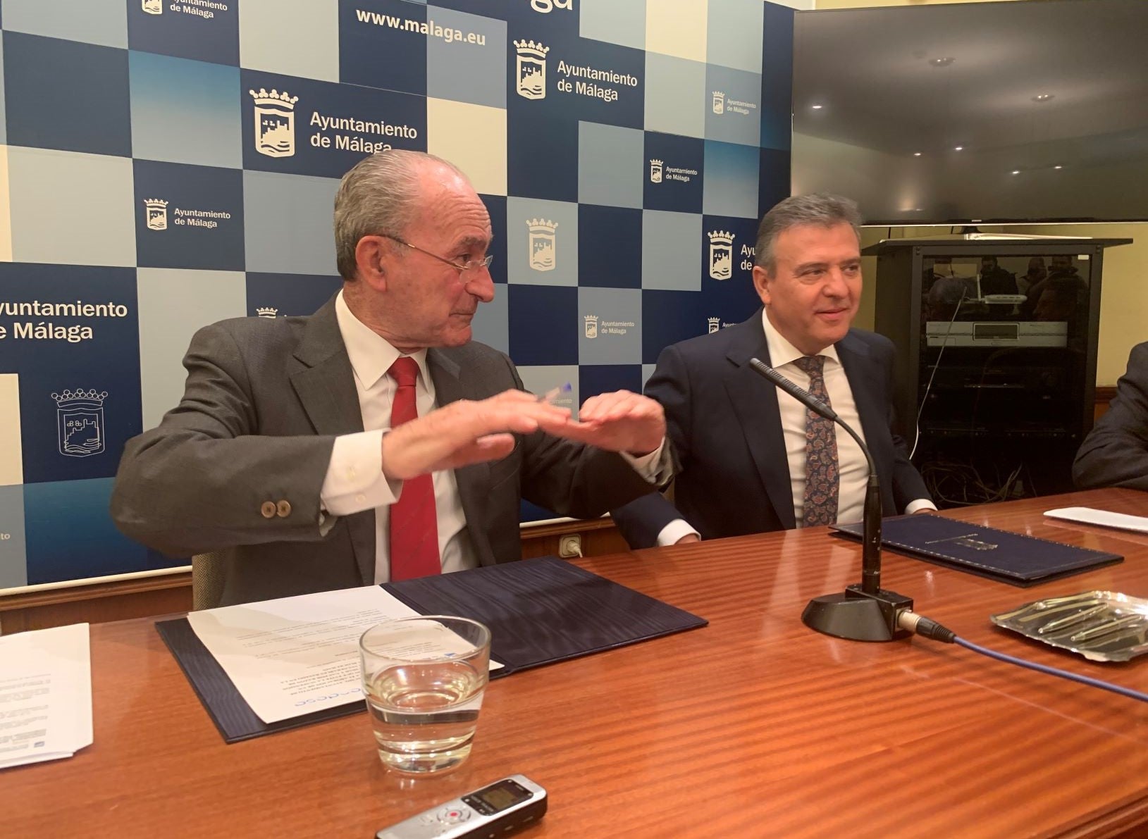 De la Torre: "No excluiría que el PP pueda abstenerse, con condiciones" De la Torre: "No excluiría que el PP pueda abstenerse, con condiciones"