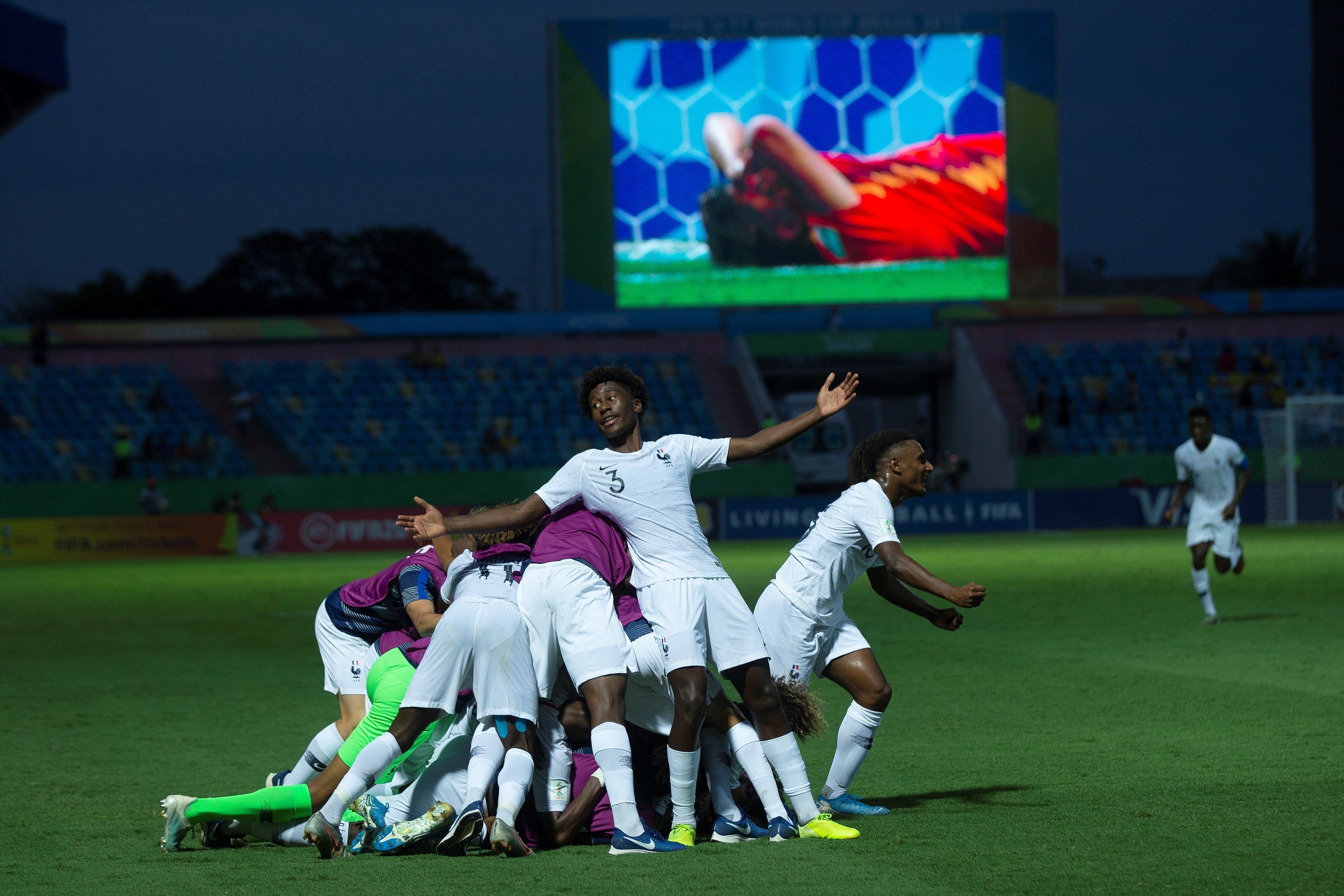 España cae ante Francia (1-6) y se despide en cuartos del Mundial Sub-17 España cae ante Francia (1-6) y se despide en cuartos del Mundial Sub-17