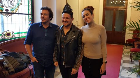 David Palomar, el alcalde de C&aacute;diz y la delegada de Fiestas, durante el anuncio del pregonero