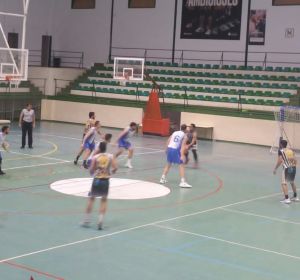 El Interkhoza Elche Basket Club plantó cara al invicto Eset Ontinet, pero cayó por cinco puntos. El Interkhoza Elche Basket Club plantó cara al invicto Eset Ontinet, pero cayó por cinco puntos.